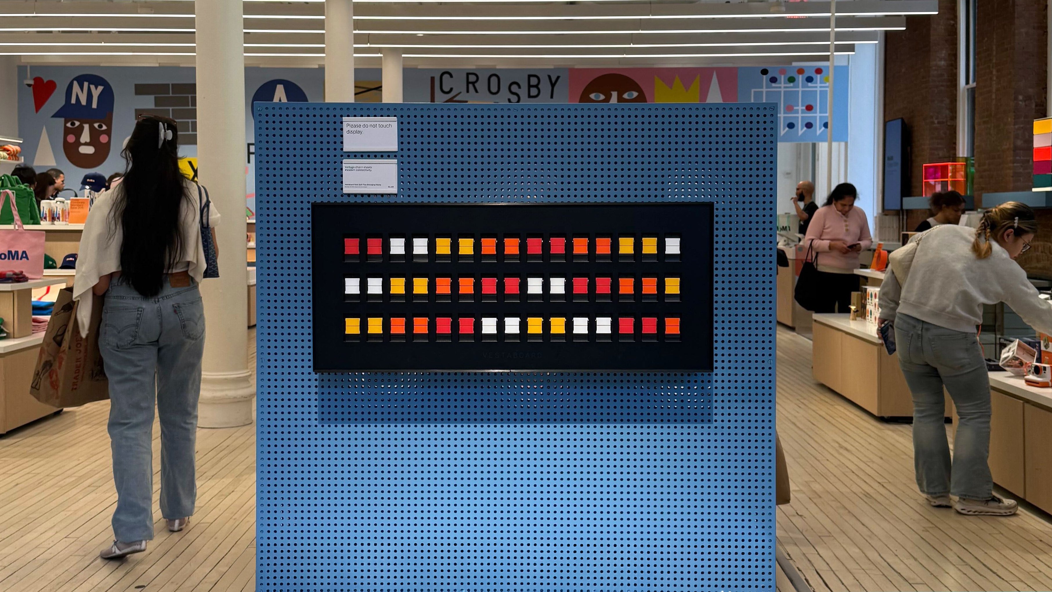 Vestaboard-Rainbow-Detail-Mid_2to1